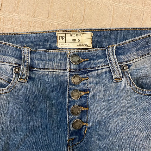 Free People distress stretch skinny jeans size 26 - Picture 4 of 11